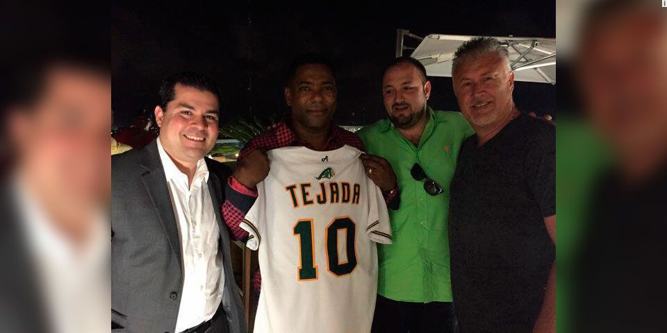 Pericos oficializa firma de Tejada Pericos oficializa firma de Tejada