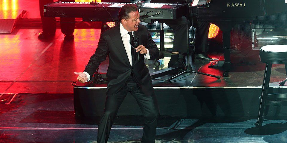Luis Miguel vuelve a llenar Auditorio Nacional Luis Miguel vuelve a llenar Auditorio Nacional
