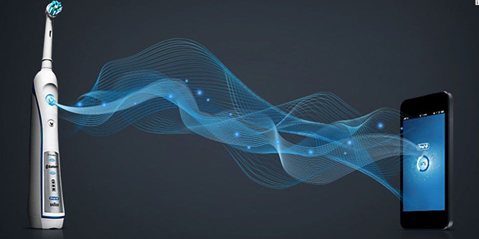 Presentan cepillo de dientes que registra la frecuencia y hora en que lo usas