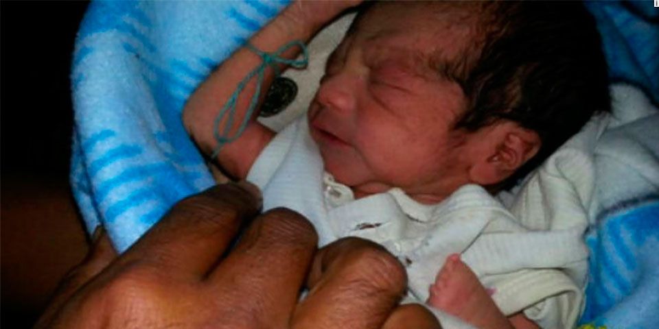 Abandonan a recién nacido en iglesia de Tixtla