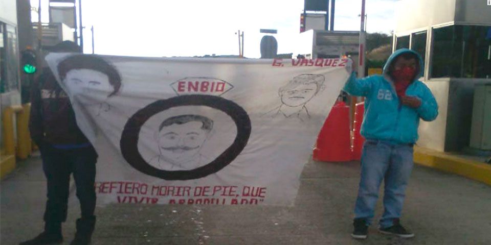 Estudiantes toman caseta de Huitzo