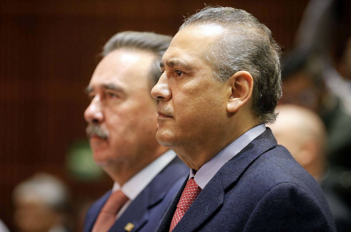 Legisladores del PRI guardan minuto de silencio por tragedia en hospital Legisladores del PRI guardan minuto de silencio por tragedia en hospital