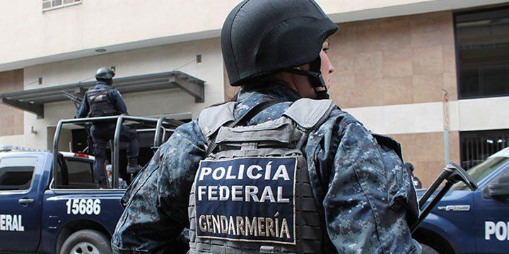 Detiene gendarmería a 10 policías de Iguala por la desaparición de normalistas