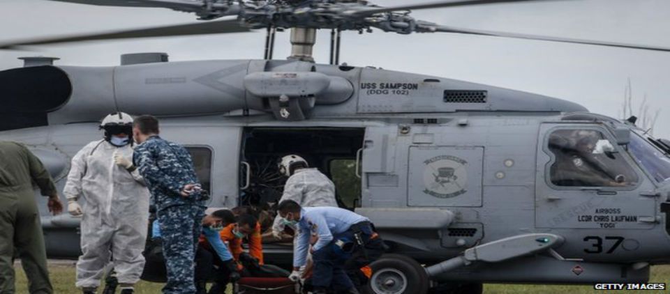 Hallan 2 grandes objetos en sitio del accidente de AirAsia Hallan 2 grandes objetos en sitio del accidente de AirAsia