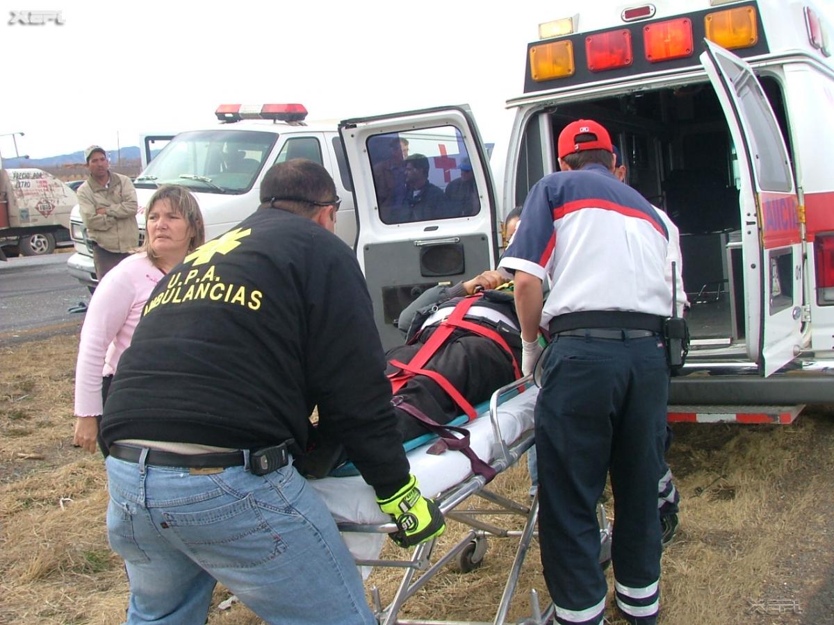 Choque carretero deja cinco policías lesionados en Nuevo León