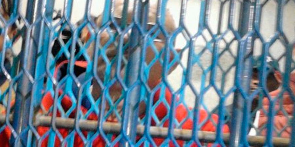 Dictan formal prisión para Hipólito Mora y sus seguidores