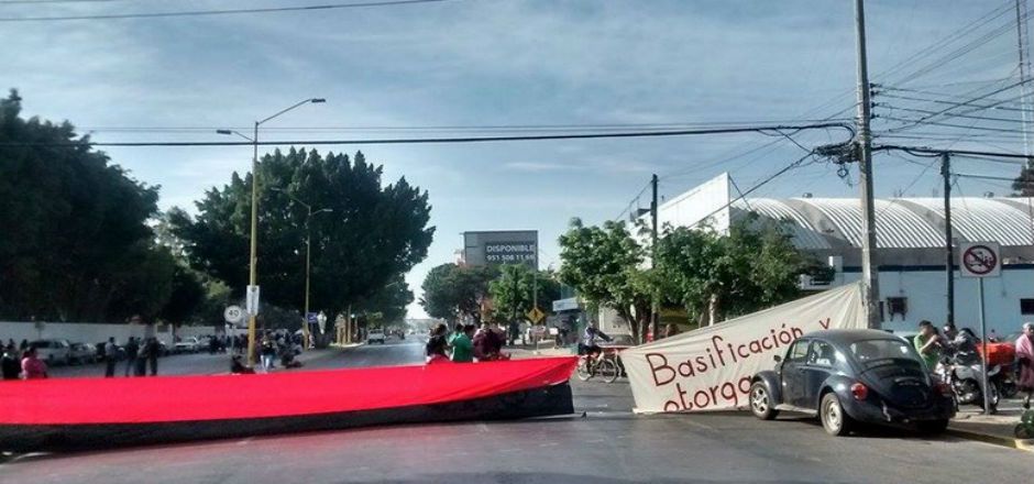 Sindicato de la UABJO se va a paro y bloquea vialidad Sindicato de la UABJO se va a paro y bloquea vialidad