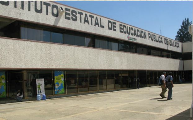 Suspenden pagos de nómina a maestros en Oaxaca