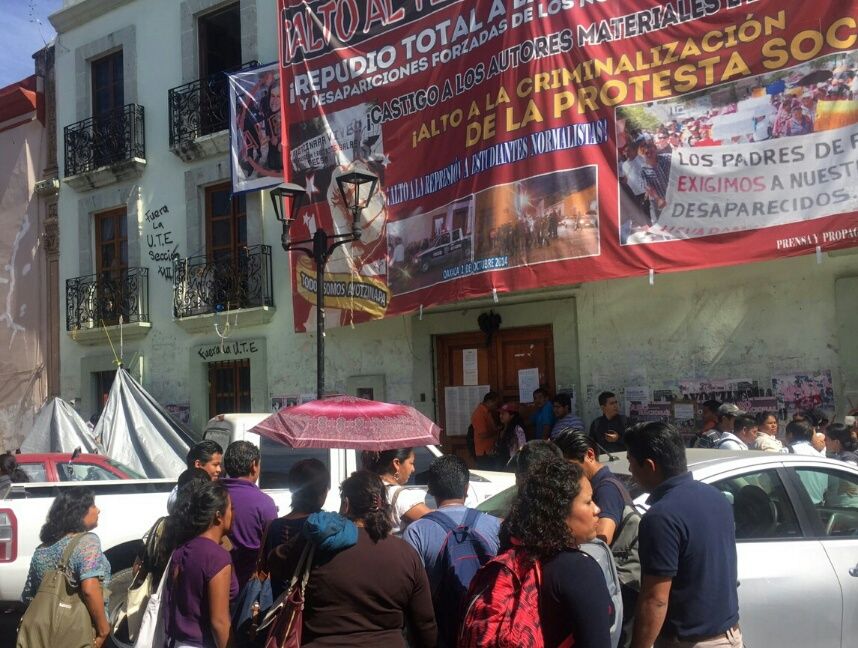 Sección 22 toma edificio del SNTE Sección 22 toma edificio del SNTE