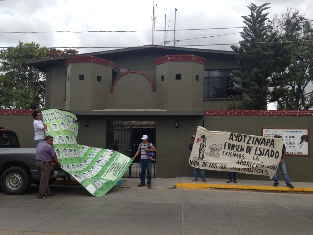 Buscarán a normalistas de Ayotzinapa en cárceles y cuarteles del Istmo