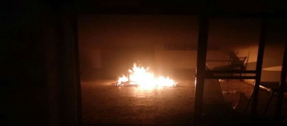 Encapuchados incendian oficinas electorales de Tixtla