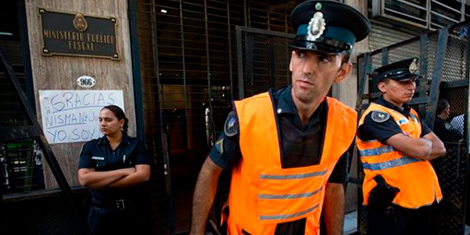 Abandona Argentina periodista que anunció muerte de Nisman Abandona Argentina periodista que anunció muerte de Nisman