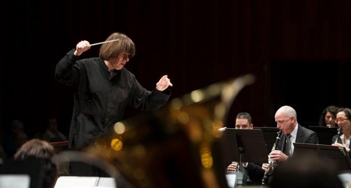 Muere director de orquesta en pleno espect&aacute;culo