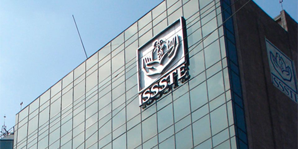 Ordena Corte cesar y consignar a dos funcionarios del ISSSTE