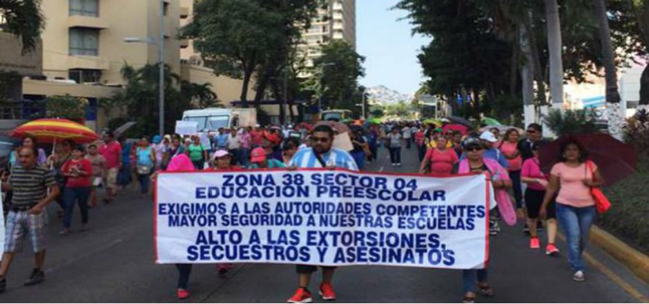 Marchan maestros de Acapulco contra la inseguridad Marchan maestros de Acapulco contra la inseguridad
