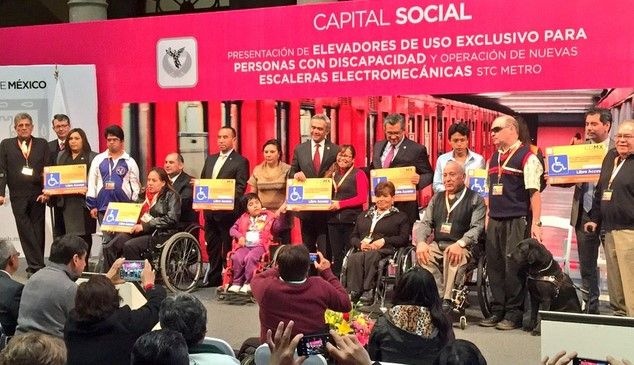 Entregan a personas con discapacidad tarjetas de elevadores del Metro Entregan a personas con discapacidad tarjetas de elevadores del Metro