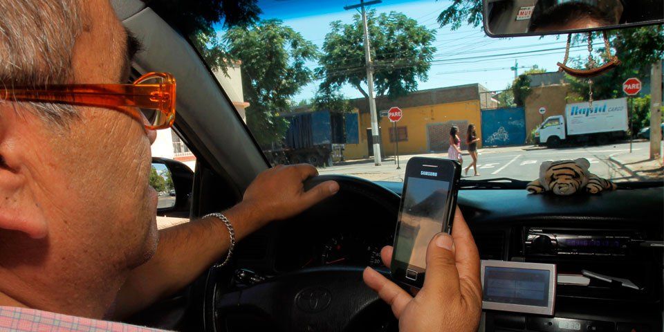 ¿Cuánto cuesta la multa por usar el teléfono al manejar? ¿Cuánto cuesta la multa por usar el teléfono al manejar?