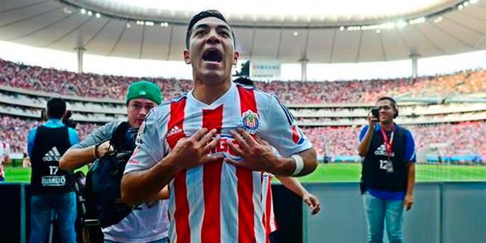 Chivas derrota a Pumas con dos golazos Chivas derrota a Pumas con dos golazos