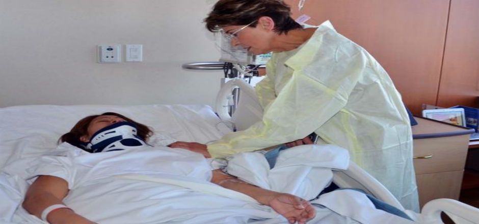 Mercedes Juan visita a lesionados de explosión