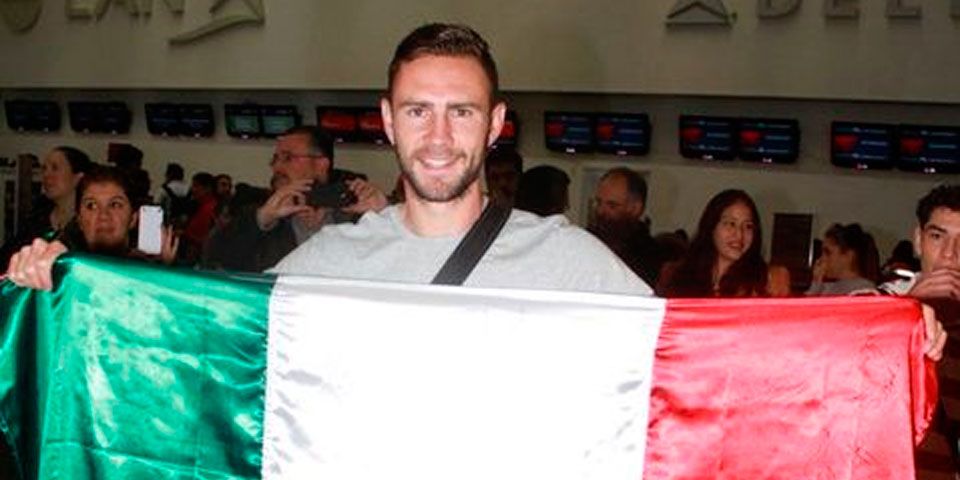 Viajó Miguel Layún a Inglaterra