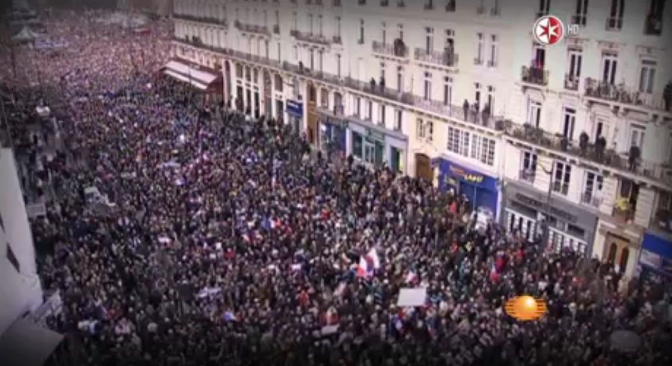 Miles toman las calles de París