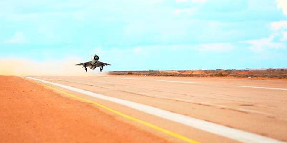 Libia bombardea buque griego que presuntamente transportaba yihadistas Libia bombardea buque griego que presuntamente transportaba yihadistas