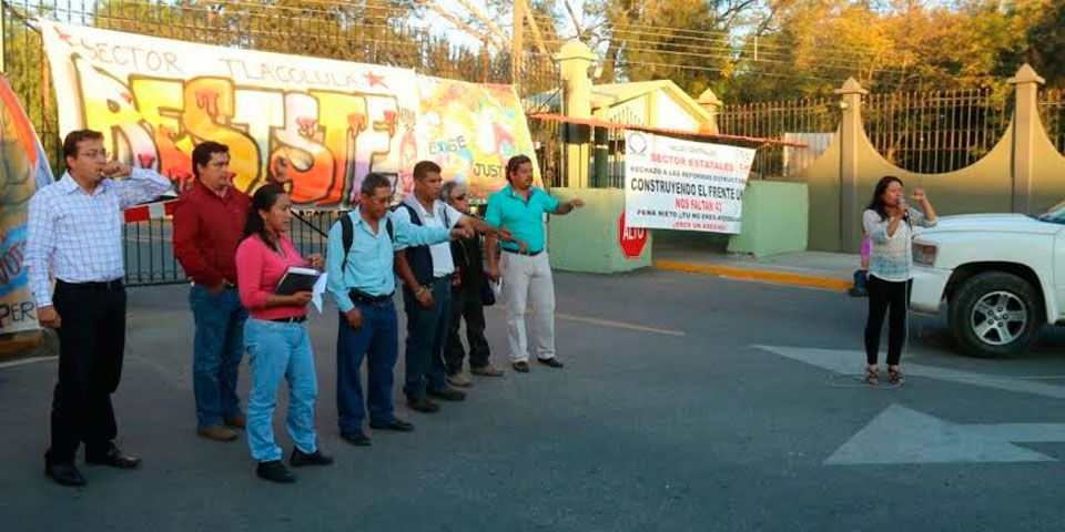 Realiza Sección 22 mitin en la 28 Zona Militar de Oaxaca