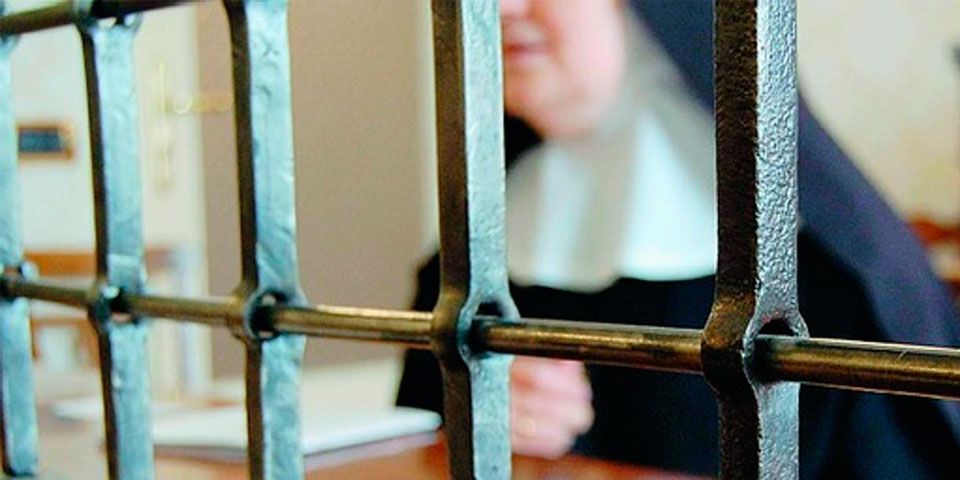 Monja de claustro da a luz en Italia