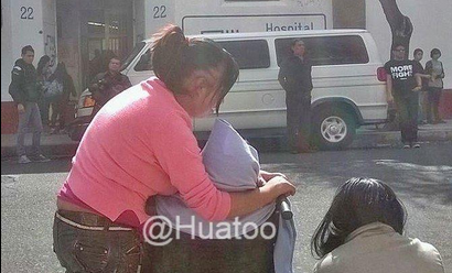 Muere mujer en la calle después de ser rechazada por hospital