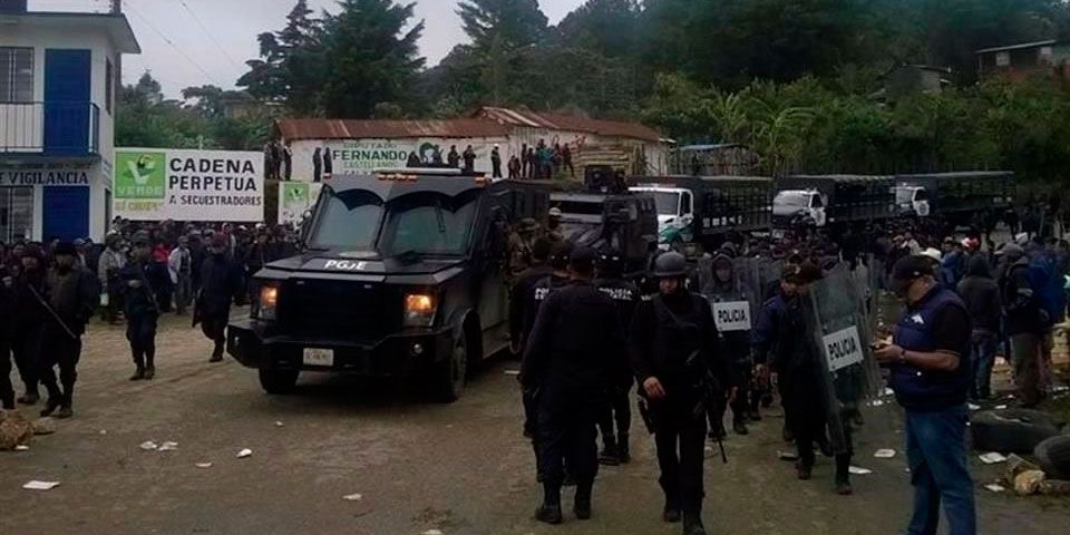 Militares y policías resguardan municipio en Chiapas