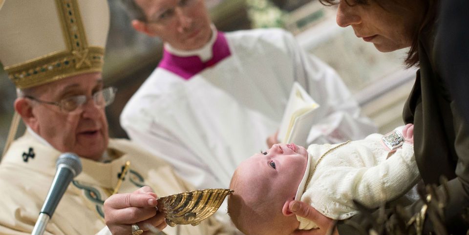 Papa Francisco permite a madres amamantar en la Capilla Sixtina Papa Francisco permite a madres amamantar en la Capilla Sixtina