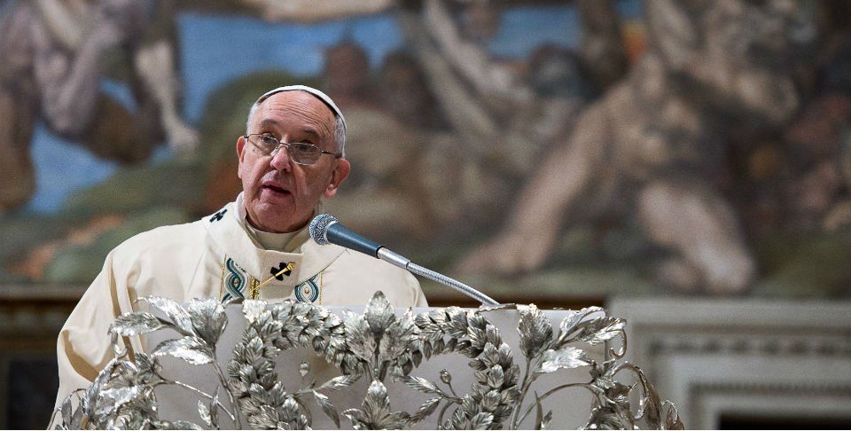 Ofrece Papa Francisco corte de pelo gratis a indigentes