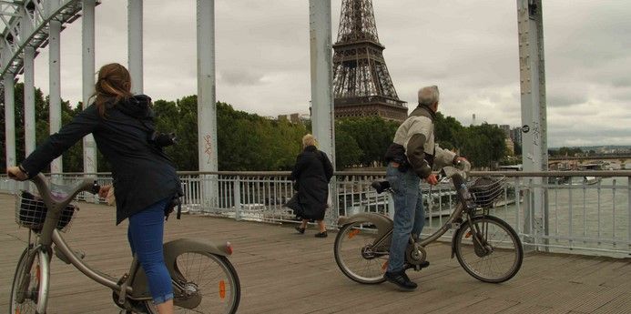 Aumentan salario de parisinos por usar bicicleta Aumentan salario de parisinos por usar bicicleta