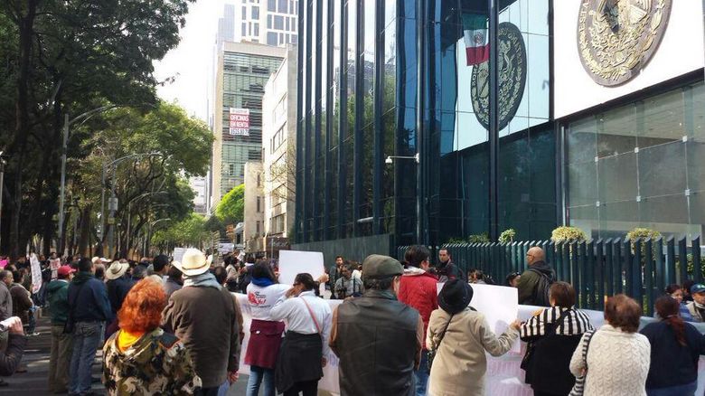 Ahorradores de Ficrea se manifiestan frente a PGR