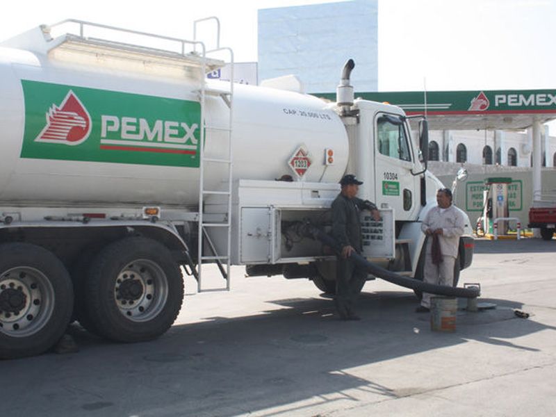 Pemex anuncia reabastecimiento de combustible