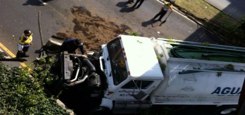 Gratis el Segundo Piso del Periférico por choque de pipa