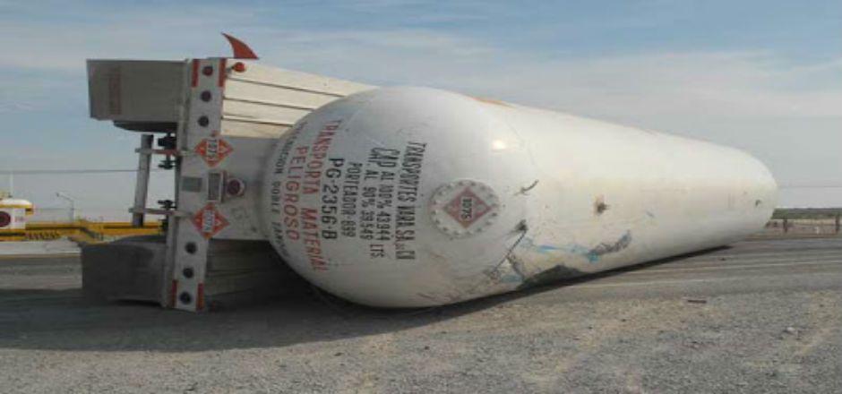 Vuelca pipa de combustible robada en Jalisco Vuelca pipa de combustible robada en Jalisco