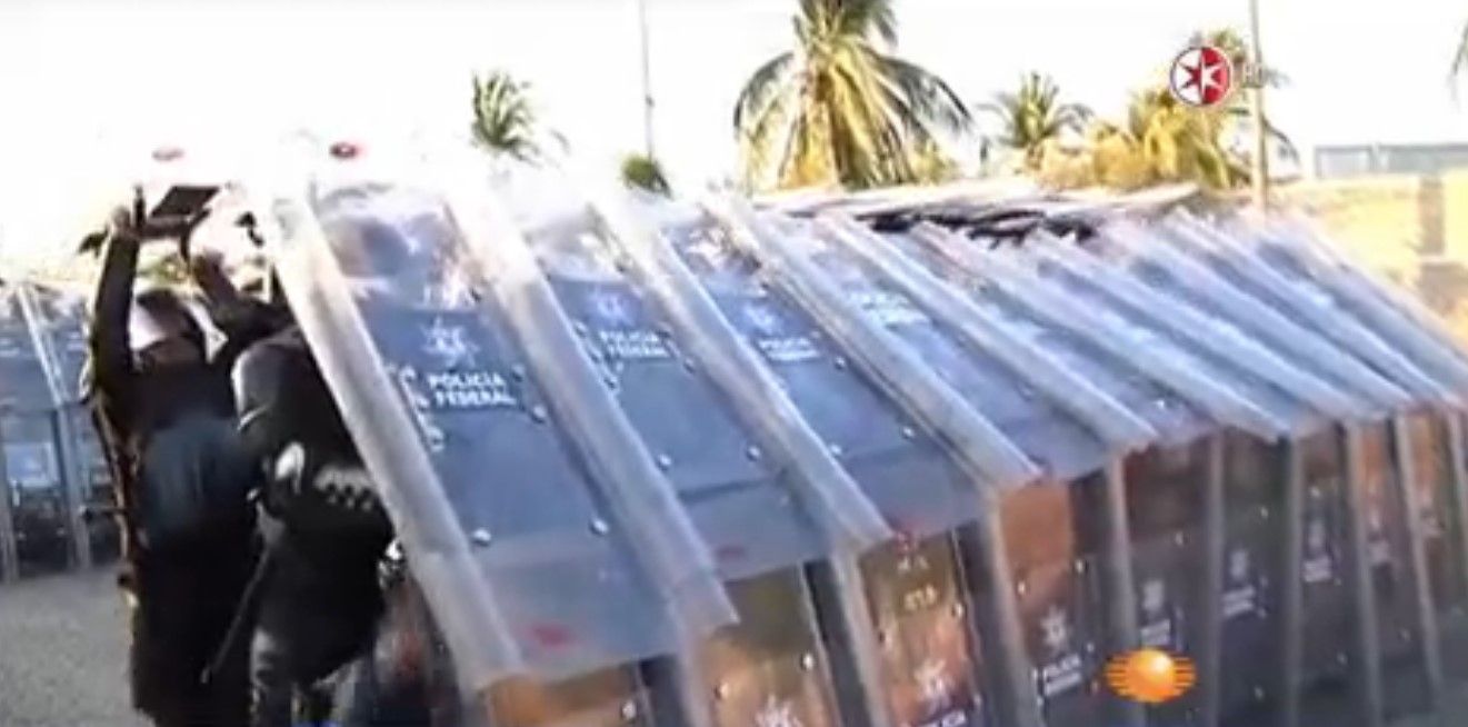 Policía Federal vigila la Autopista del Sol