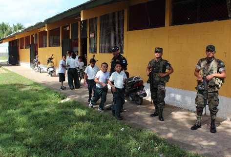 Vigilarán mil soldados escuelas en Acapulco Vigilarán mil soldados escuelas en Acapulco
