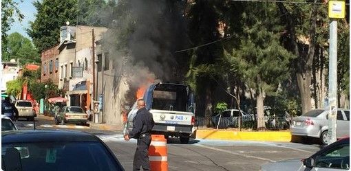 Se incendia patrulla en Legaria Se incendia patrulla en Legaria