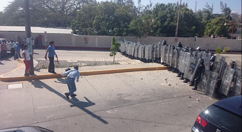 Protesta Sección 22 por visita de Peña Nieto a Oaxaca