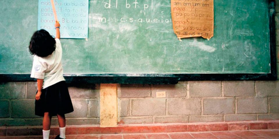 Excelencia educativa únicamente en tres estados Excelencia educativa únicamente en tres estados