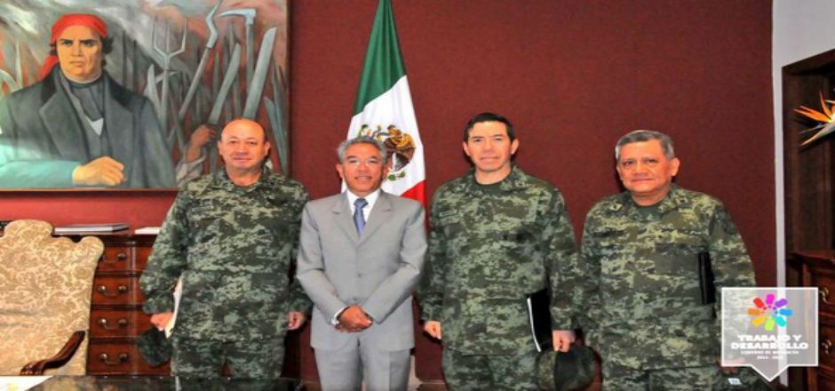 Militares y gobernador analizan estrategia de seguridad en Michoacán Militares y gobernador analizan estrategia de seguridad en Michoacán