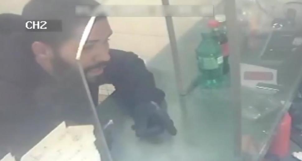 Detienen a 3 por agredir a policías en Nueva York