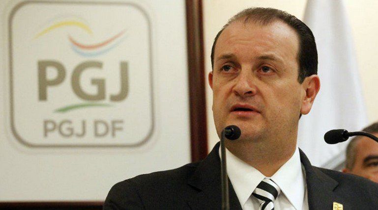 Funcionarios capitalinos comparecen por muerte de bebé en alcantarilla