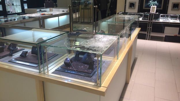 Robo a Saks Fifth Avenue fue por 1.2 mdd: PGJDF Robo a Saks Fifth Avenue fue por 1.2 mdd: PGJDF