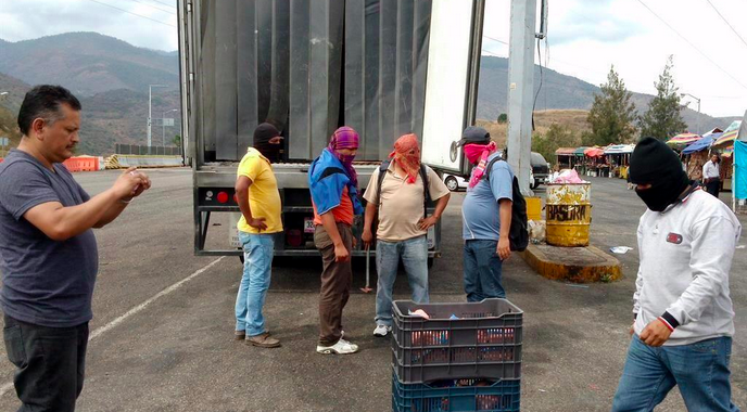 Bloqueos y saqueos en Guerrero