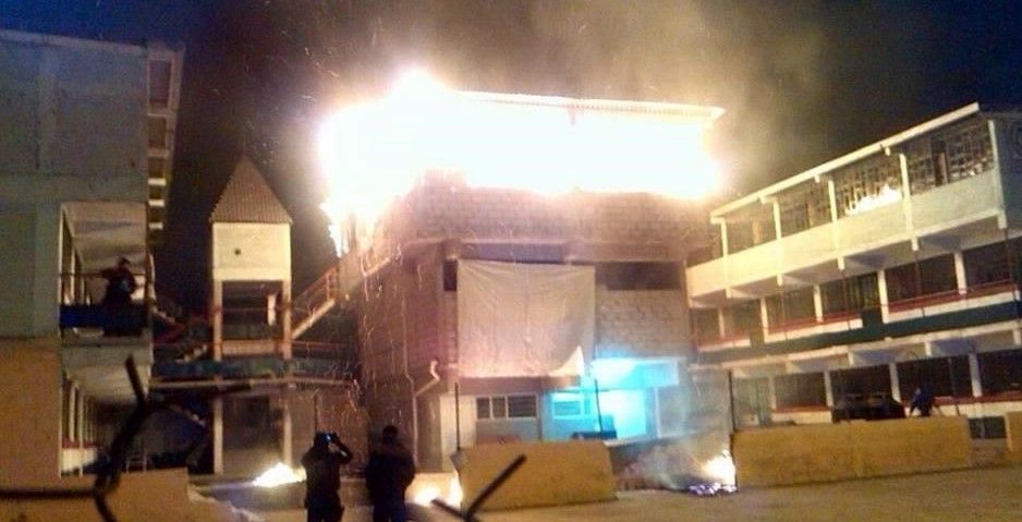 Se incendia escuela en Nezahualcóyotl
