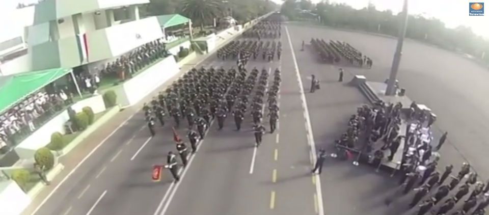 ¡Increíbles tomas de un desfile hechas por un dron!