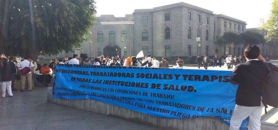 Enfermeras entregan pliego petitorio a la SSA Enfermeras entregan pliego petitorio a la SSA